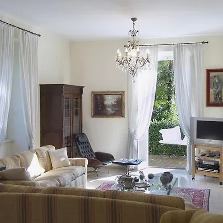 Villas * Lenno